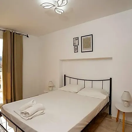 Elpida Hotel Khartáta