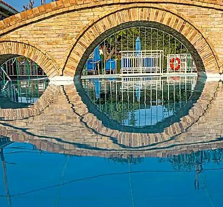 Elpida Hotel Khartáta